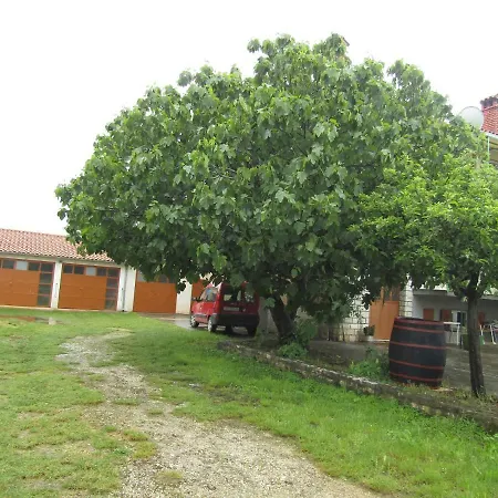 Green Garden Apartments Rovinj Exterior photo
